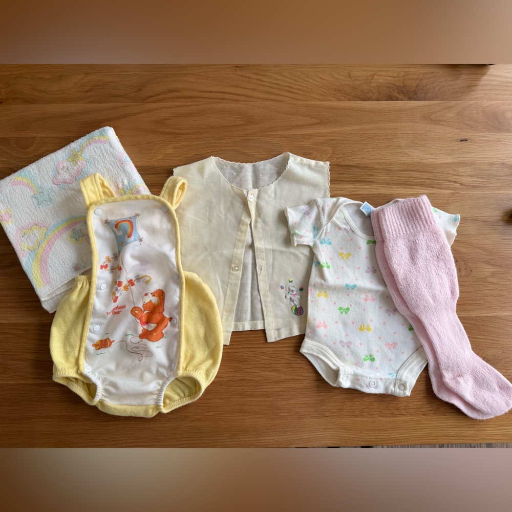 Adorable Vintage 1980s Baby Clothing Set - girl leaning